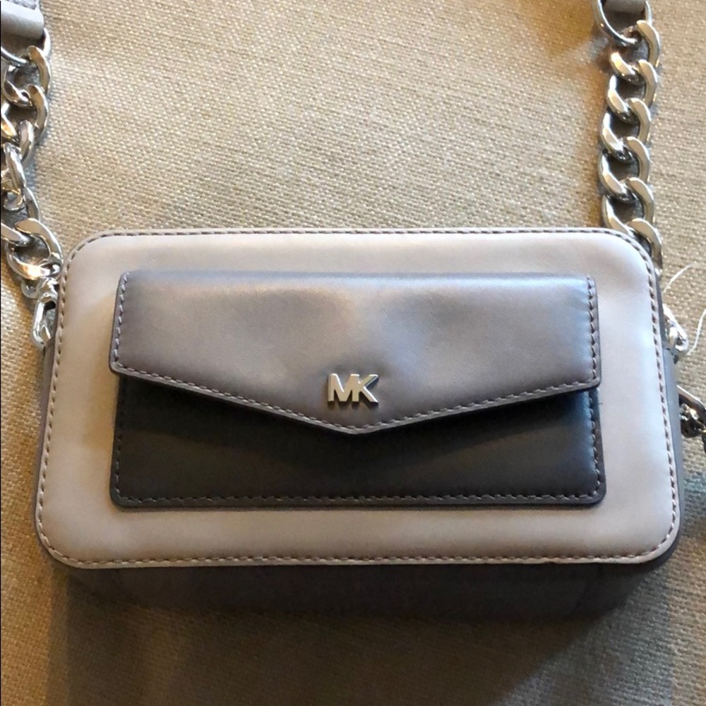 🔴Sold🔴 New Michael Kors Camera Bag Crossbody